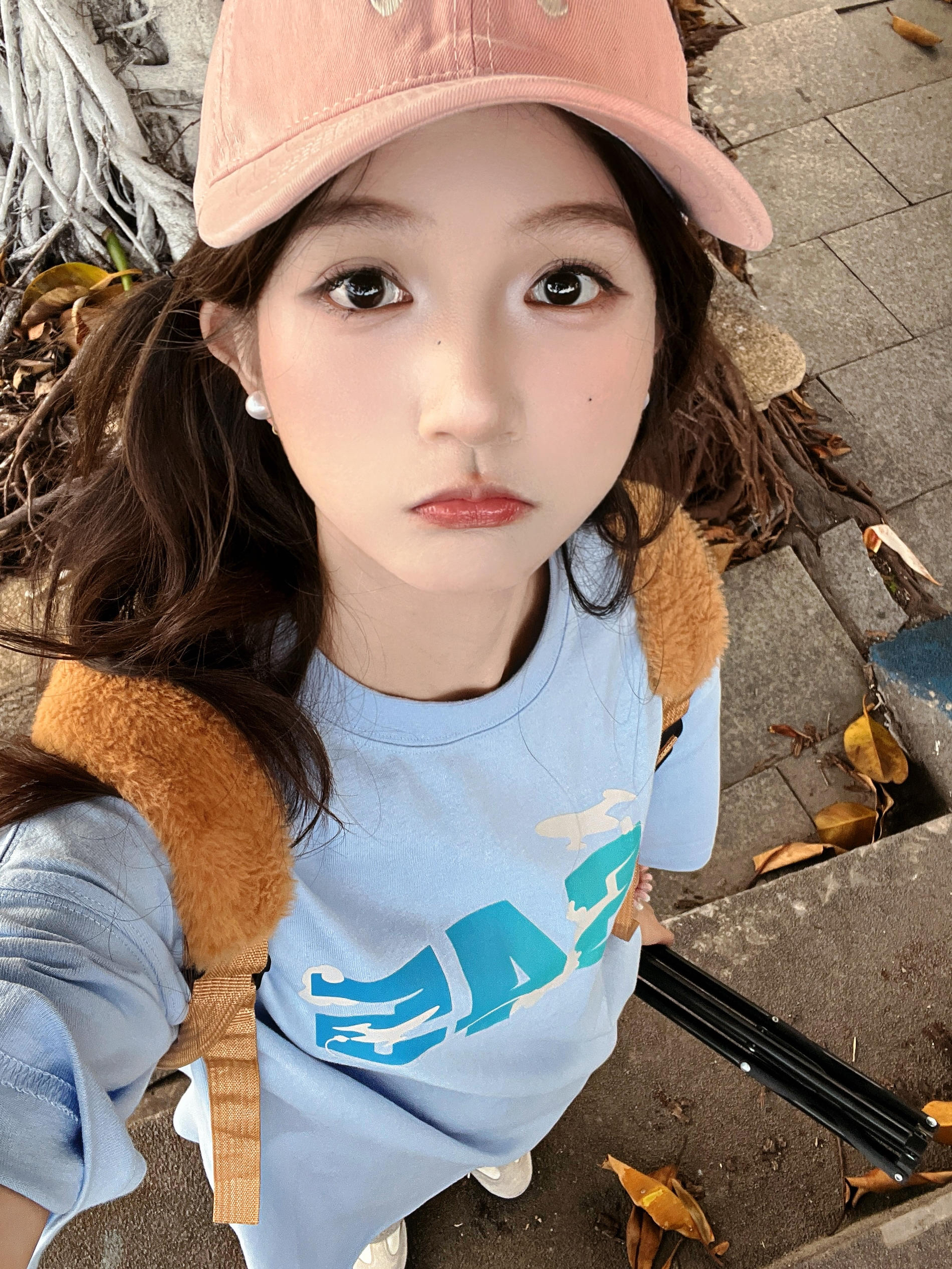 蓝色短袖配上甜美🎩怎么样呀!