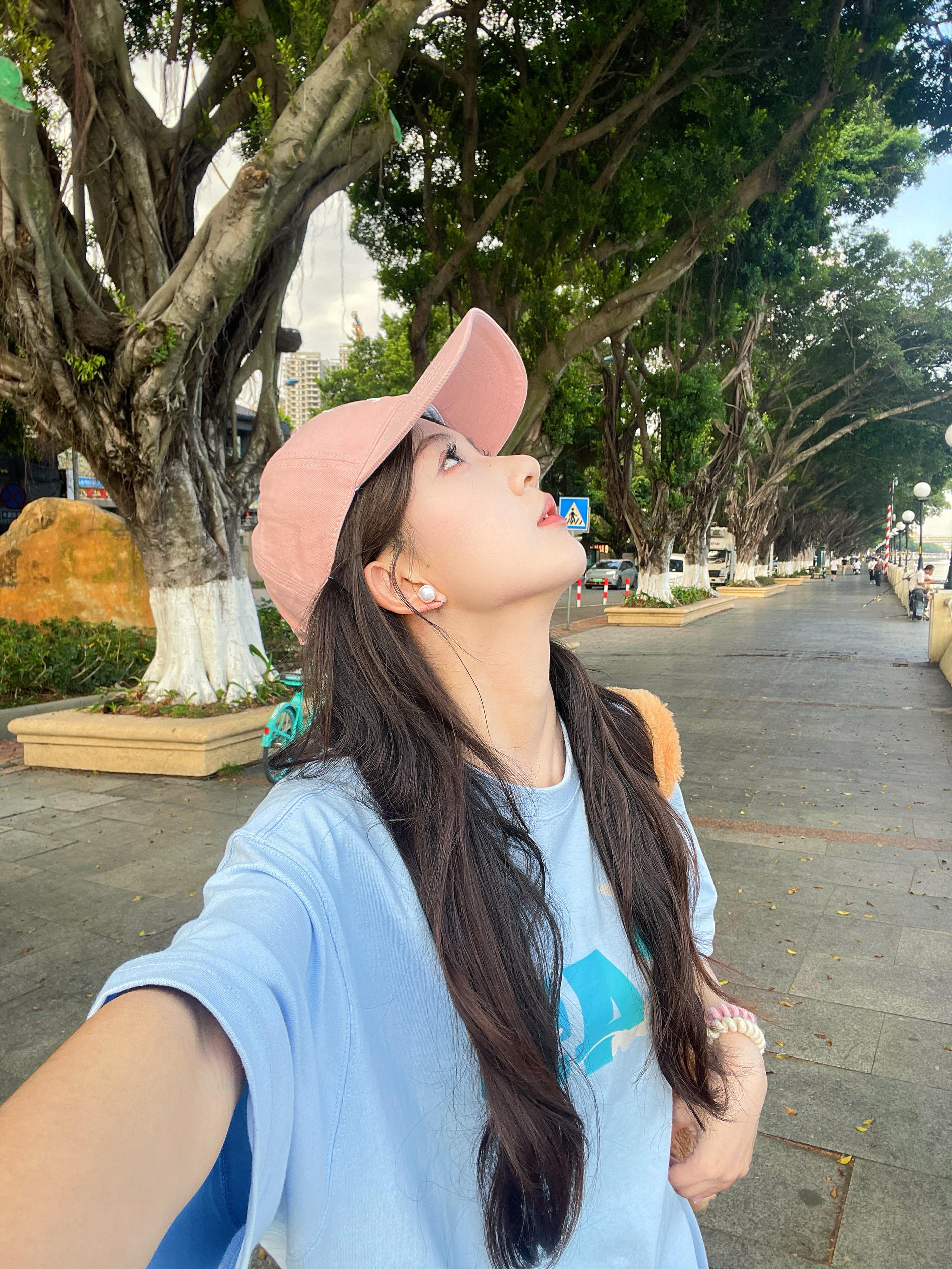 蓝色短袖配上甜美🎩怎么样呀!