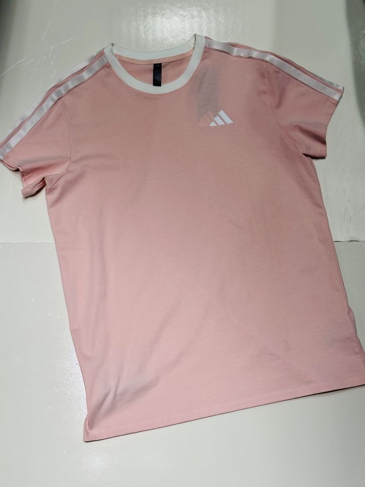 不用偷穿男友衣服啦！宽松版型的男友风短T真的很赞👍🏻