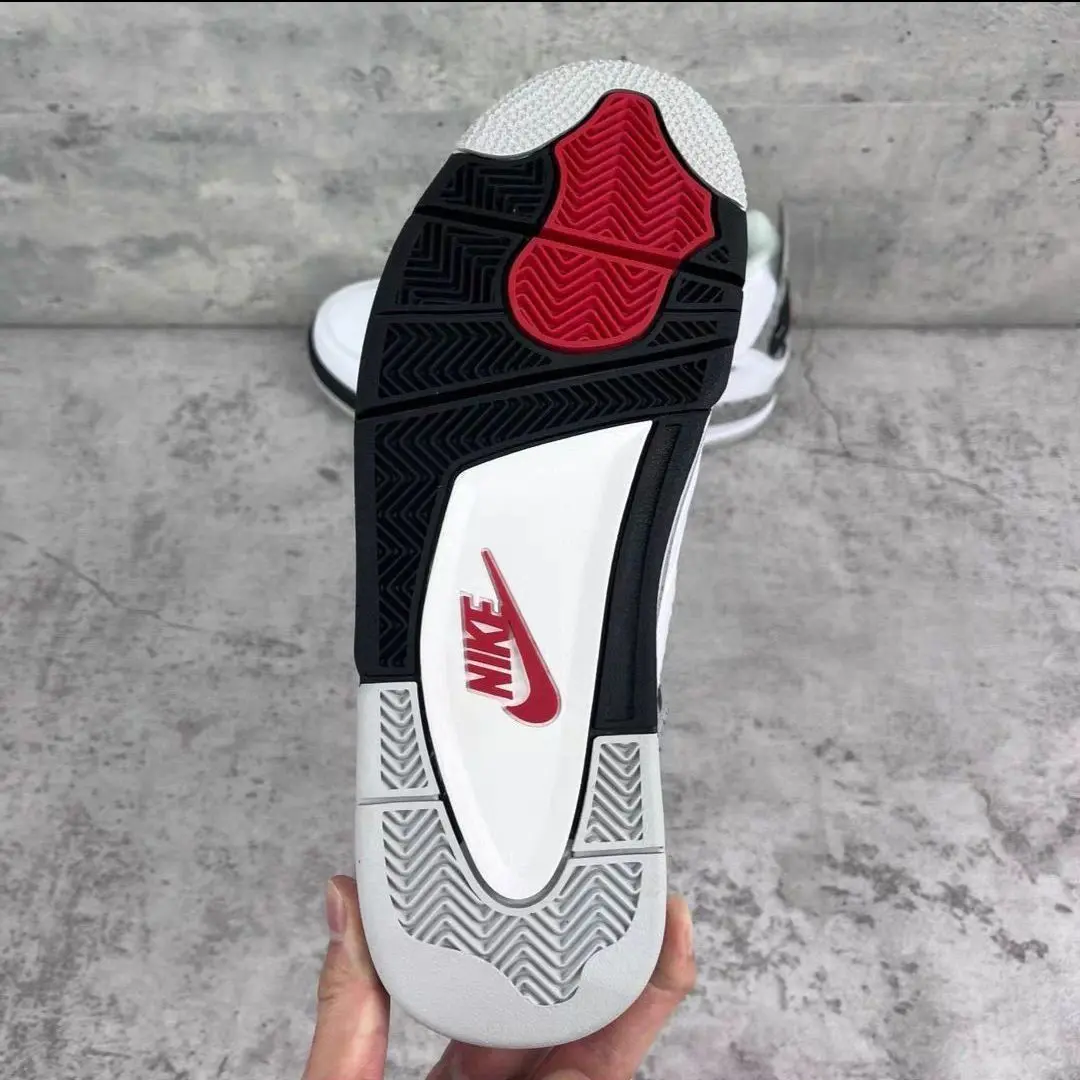 Air Jordan4“Fear”:秋冬必备,包裹性与颜值并存的经典之选