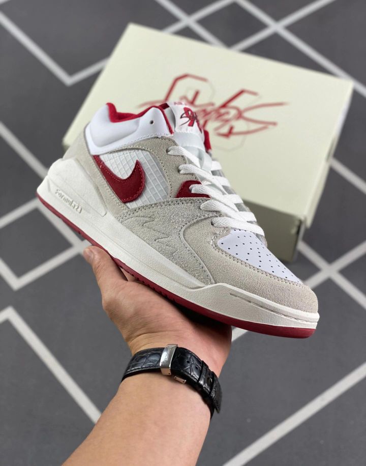 Air Jordan Stadium 9O
缓震防滑休闲运动板鞋
Jordan Stadium 