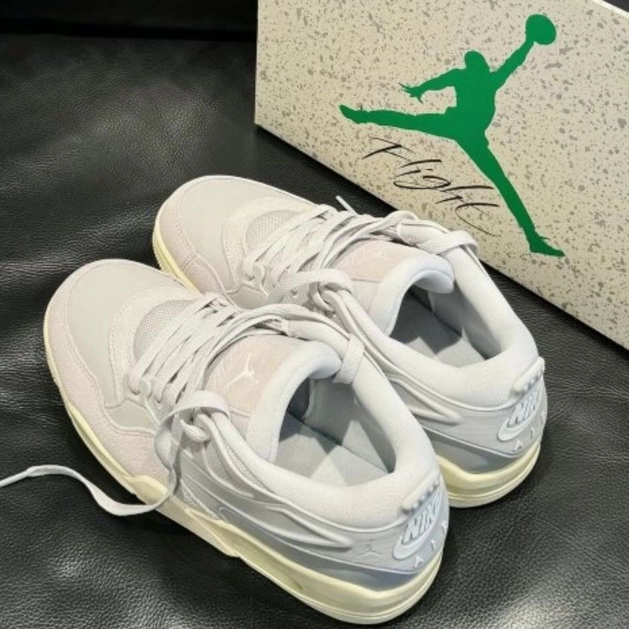 啊啊啊！！！AJ 4RM这个配色真的太百
