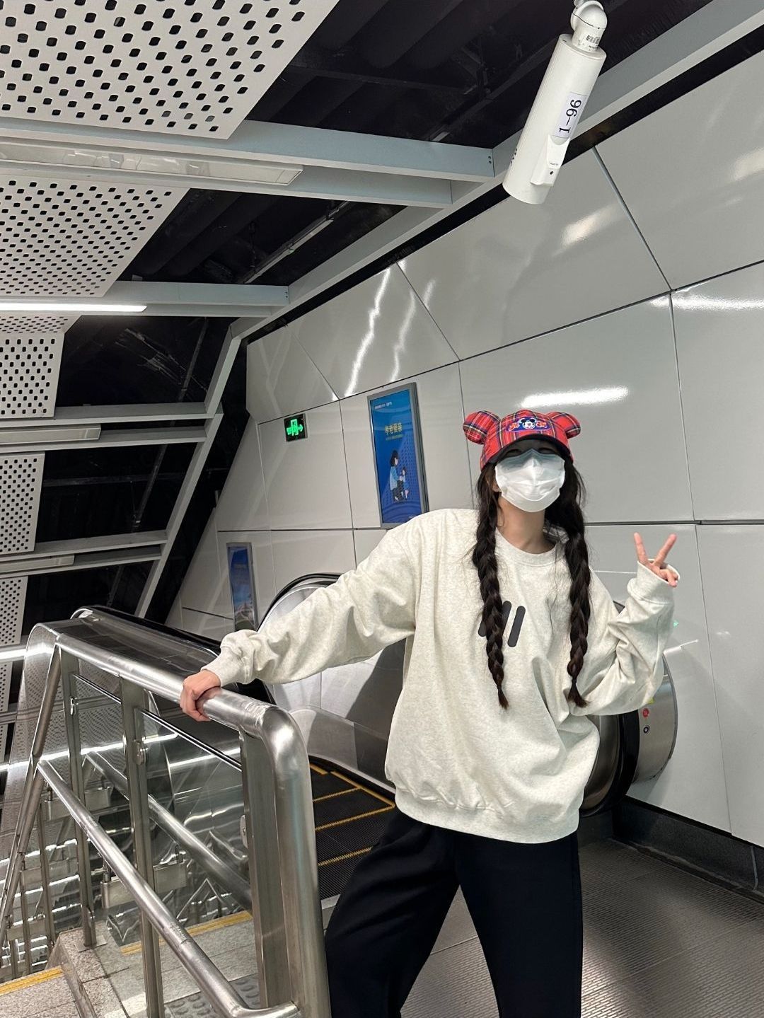 挖到一件好有质感的卫衣!穿上好好看啊!