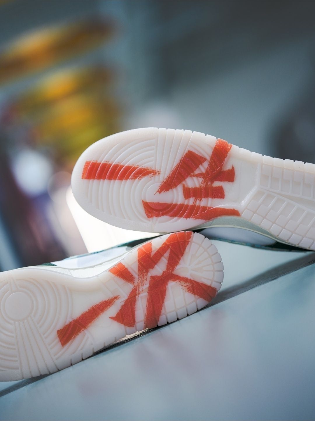 夏日球场风来袭！Nike Dunk Low “Hoops Fireball”绿白蓝板鞋实穿评测