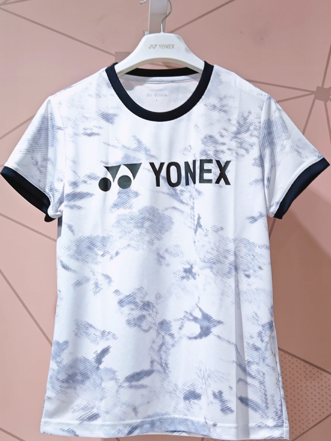 羽球人看过来，又找到一件超级好看的球服