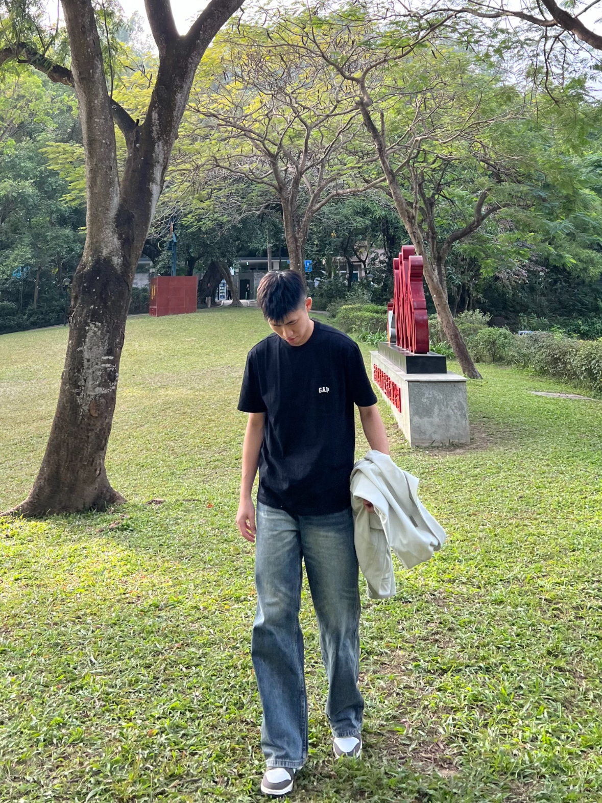 这件黑色短袖，简约不简单✨