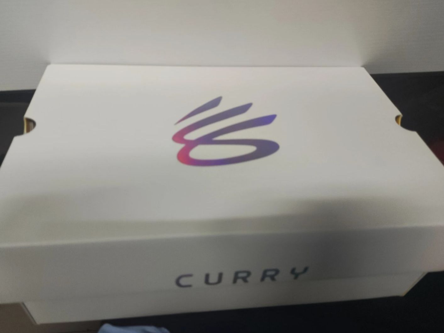 📣 **实战鞋推荐｜库里8代Curry Flow 8：三分射手的「稳」与「憾」**  