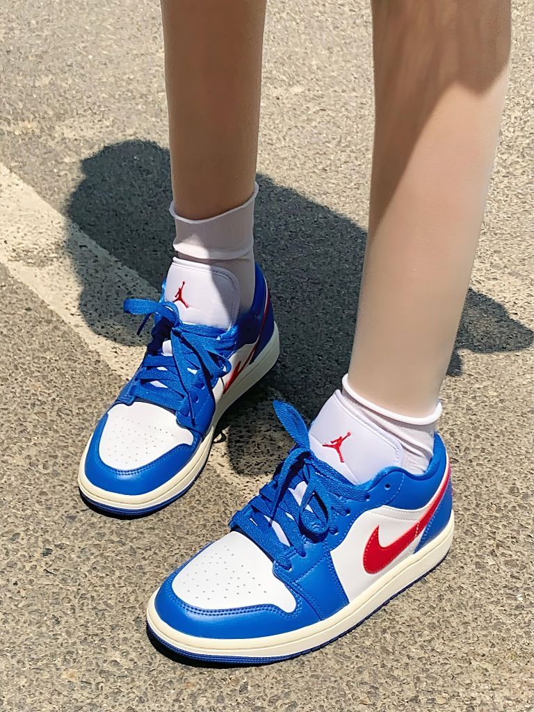 大学蓝邂逅红白,AJ1女款解锁运动休闲新风尚