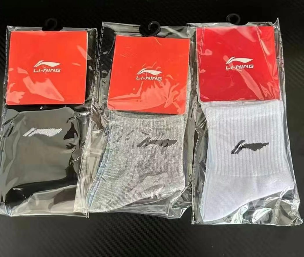 《臭脚克星来了⚡️⚡️⚡️！李宁抗菌袜实测穿3天不洗，闺蜜凑近闻都惊了》