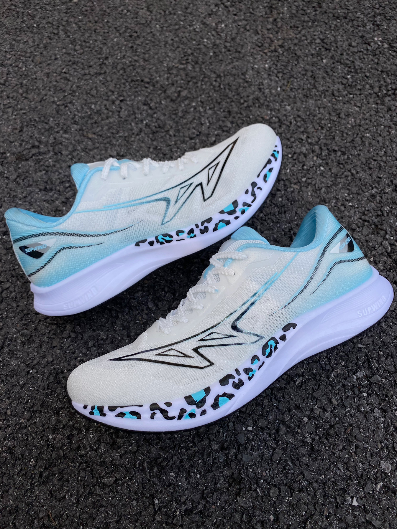这么帅的跑步鞋👟你难道不会心动嘛💗