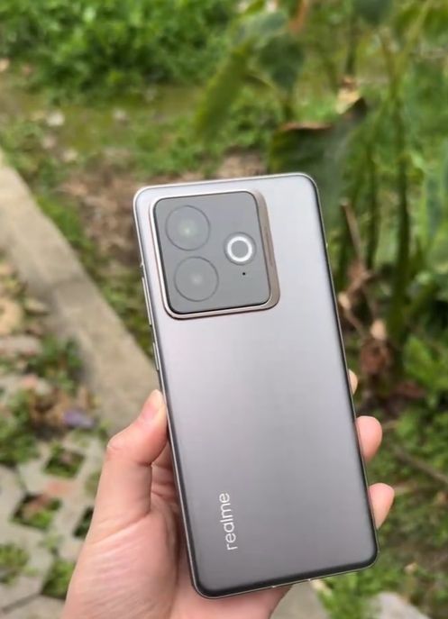骁龙8至尊版+6500mAh,真我新机跌到2465元!旗舰机价格还能再卷吗?