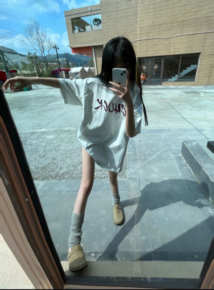 比我萌的有很多  但是比我烦人无理取闹折磨人的还有谁