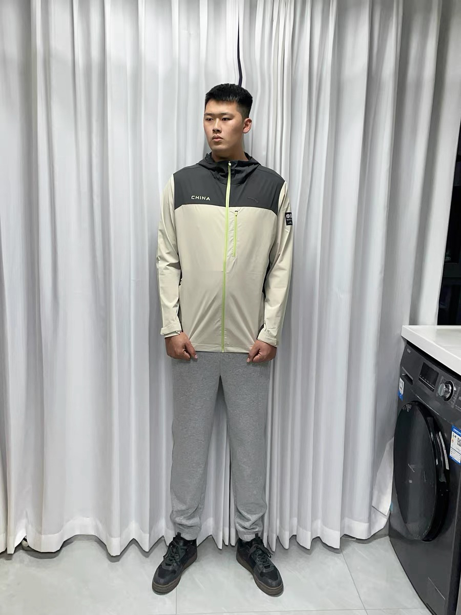 Anta 谁穿谁好看的拼接冲锋衣