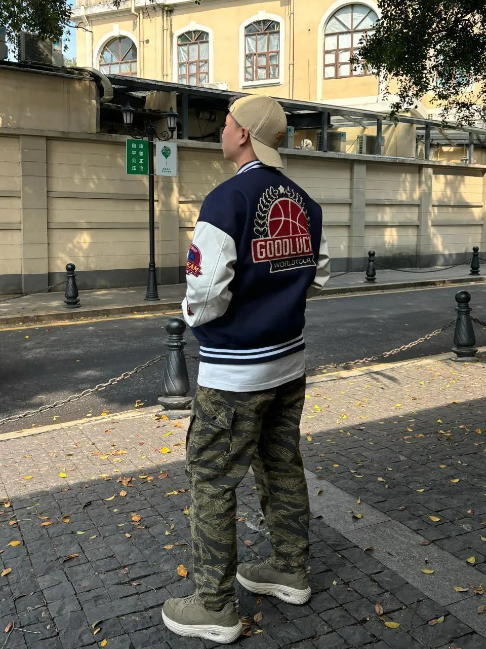 卫衣叠穿棒球服,少年感拉满