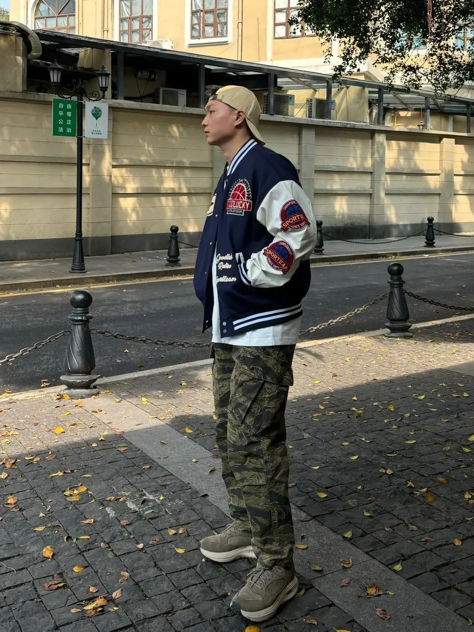 卫衣叠穿棒球服,少年感拉满