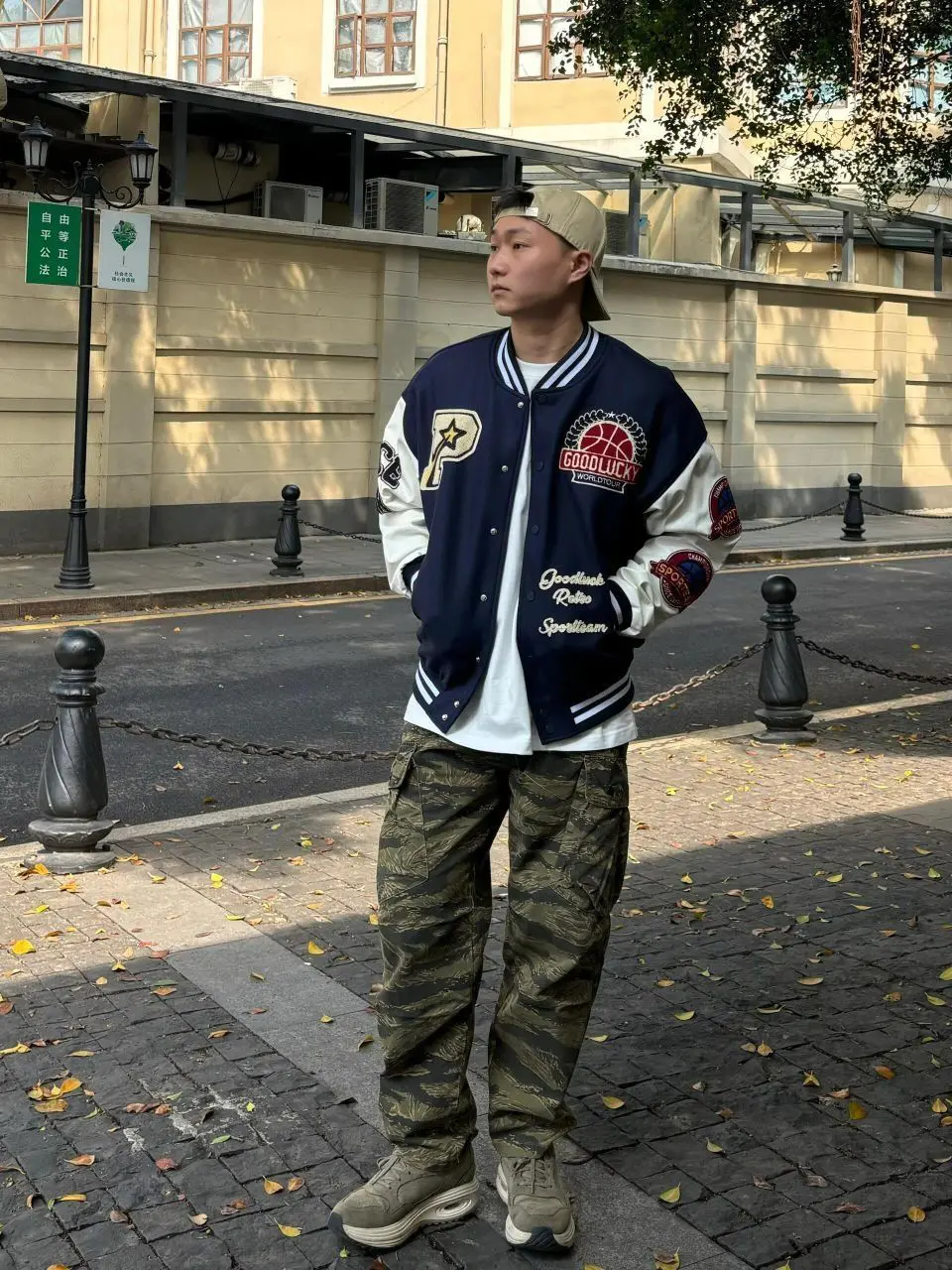 卫衣叠穿棒球服,少年感拉满
