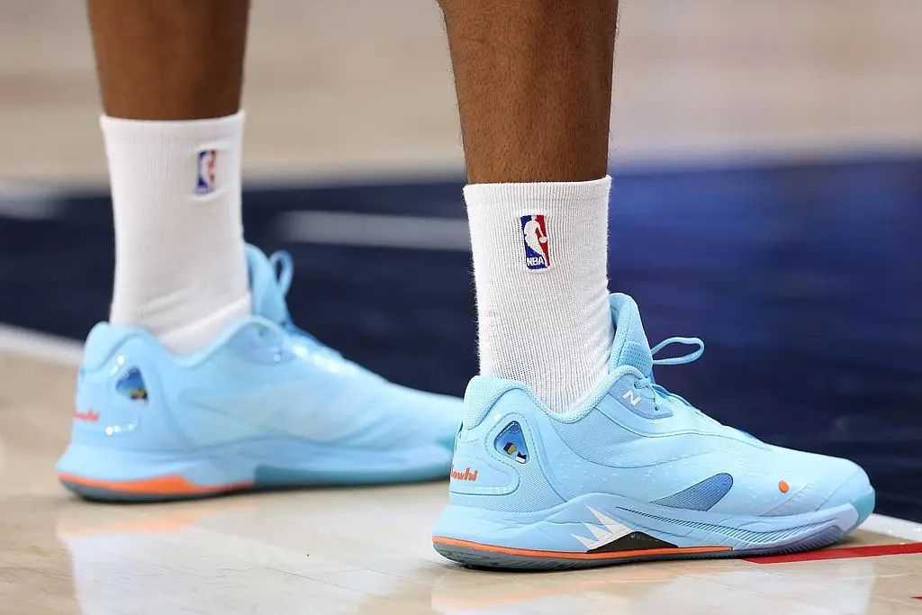 🔥「无惧挑战，未来已至」——New Balance Kawhi 4，定义球场新境界！