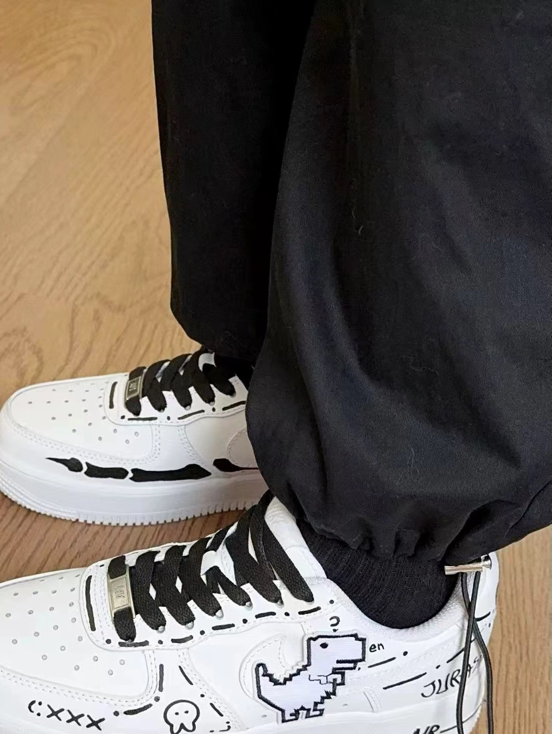 🎨【定制球鞋】Nike Air Force 1字母涂鸦，搭配恐龙布贴，潮流感爆棚！