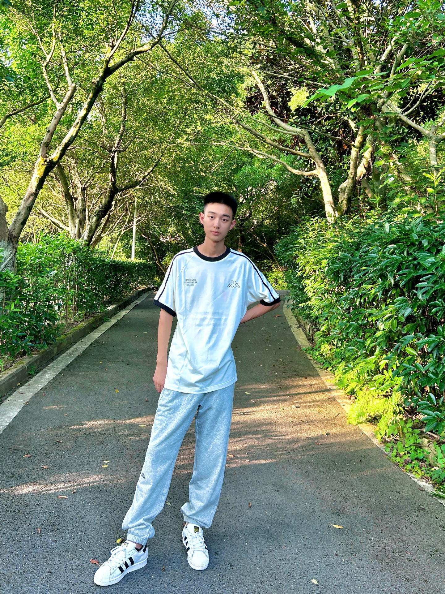 夏日清爽感穿搭｜黑白灰极简主义