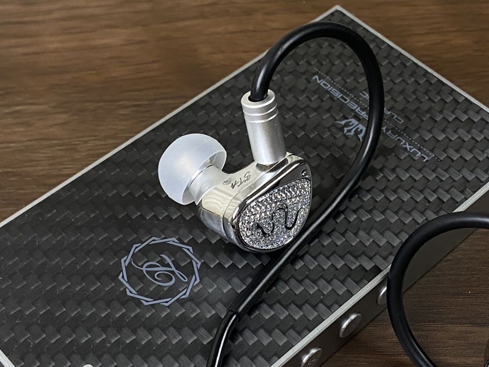 想要低频爽歪歪？这个双动圈便宜又澎湃大气