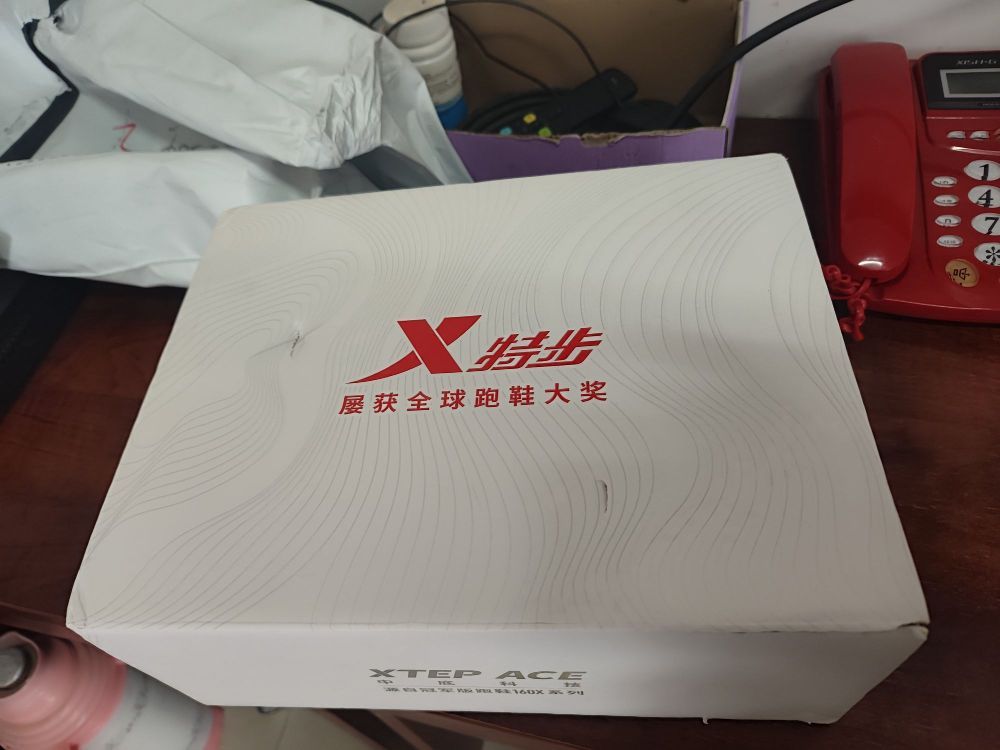 这双鞋收到后就给我一惊喜，颜值爆表，包装