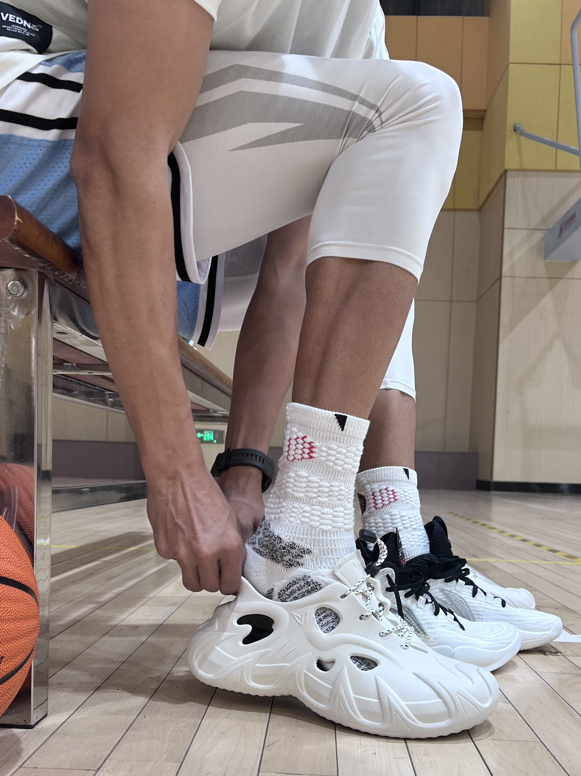 今儿这双鞋，还挺帅🏀