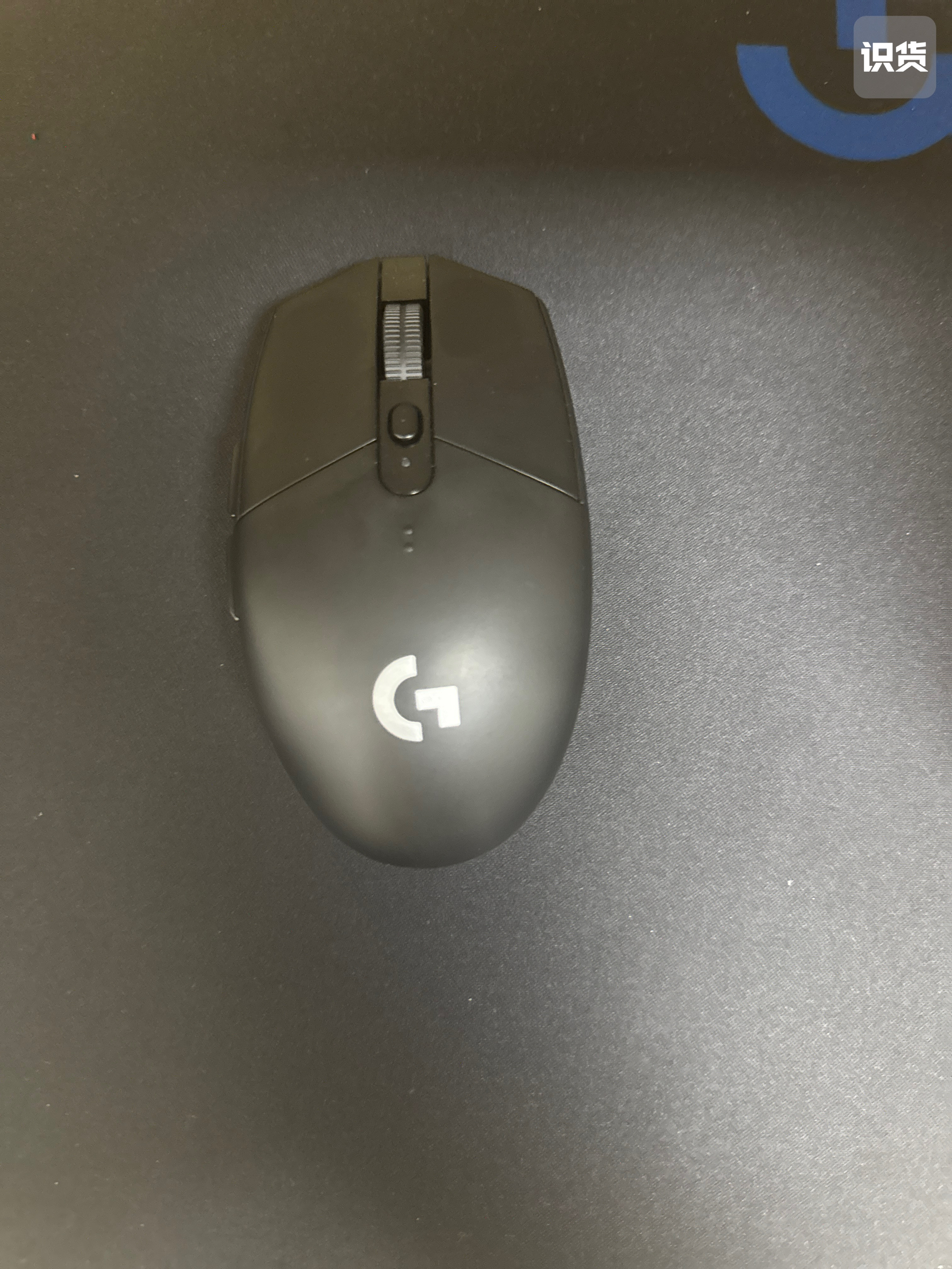 操控精准无卡顿，握感舒适不易滑，重量轻便