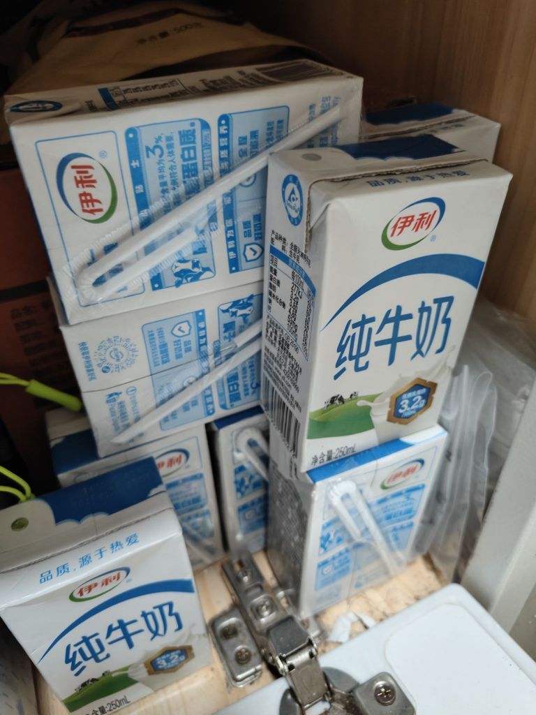 伊利牛奶太实惠啦  每天早晨来一盒 美滋