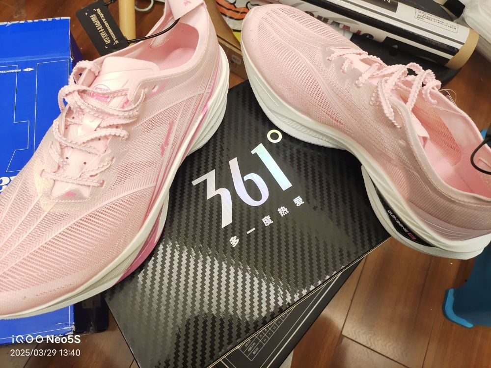 飞飚👟球鞋名称：

🔍分享理由：很百搭
