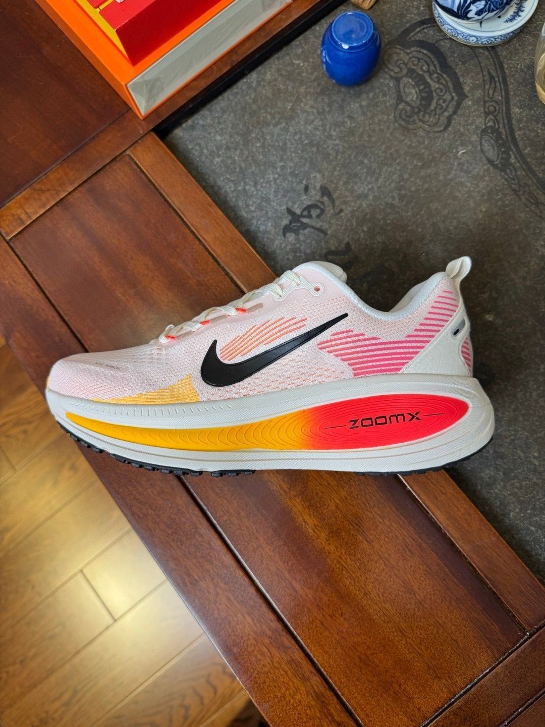 Nike Vomero 18 马拉松跑鞋 白橙
