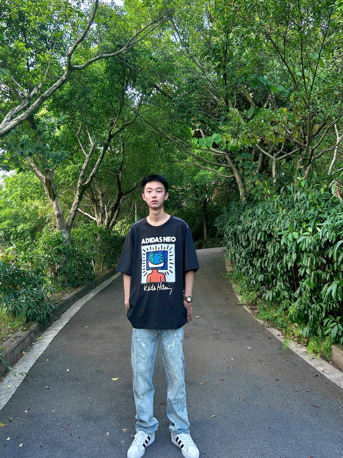 Adidas 涂鸦T恤太酷咯