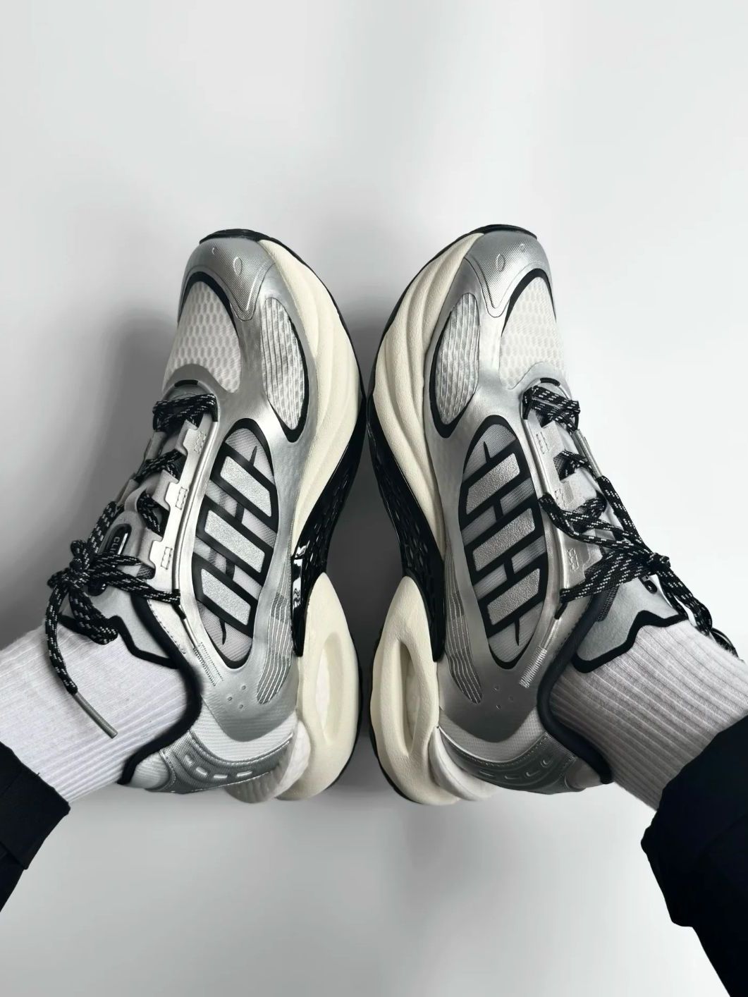 adidas|为夏天做好准备
最近鞋柜里添了一双新鞋子
CLIMACOOL VENTO4