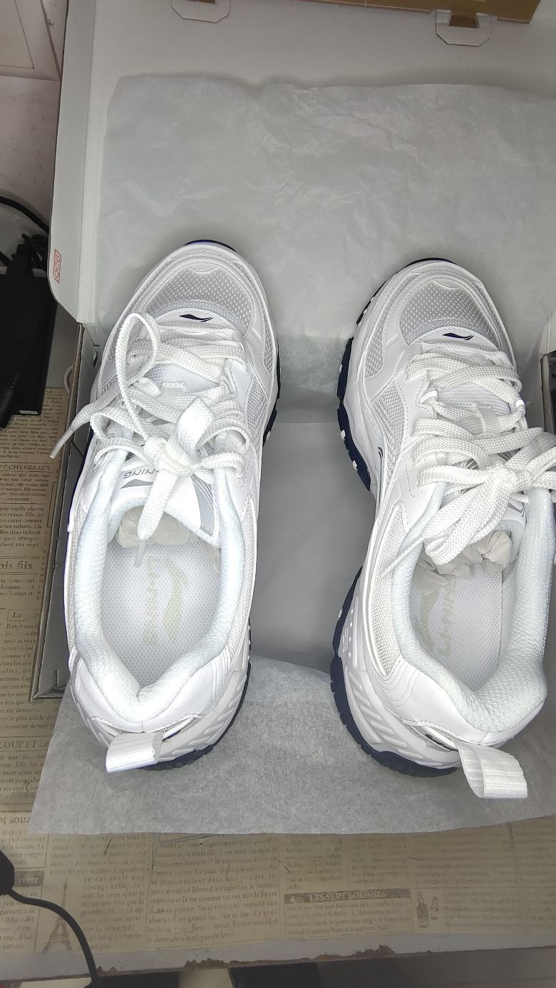 超百搭的一款小白鞋增高