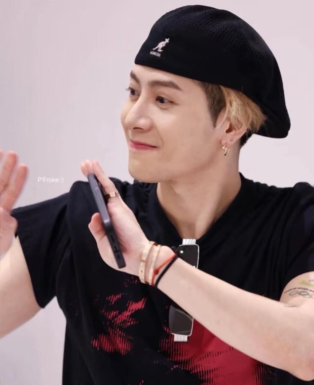 王嘉尔同款封神!Kangol贝雷帽的3个穿搭王炸技巧