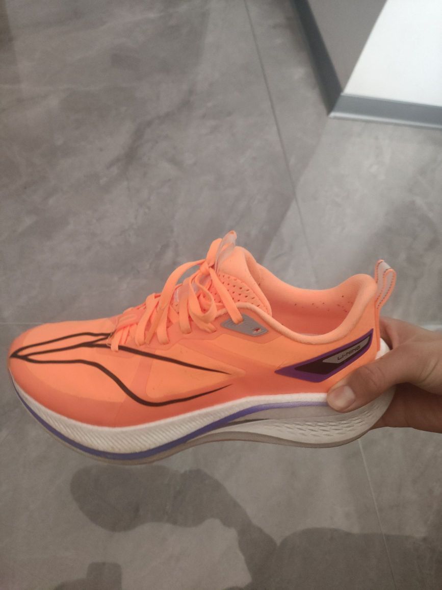 👟球鞋名称：

📌是否偏码【偏大/不偏码