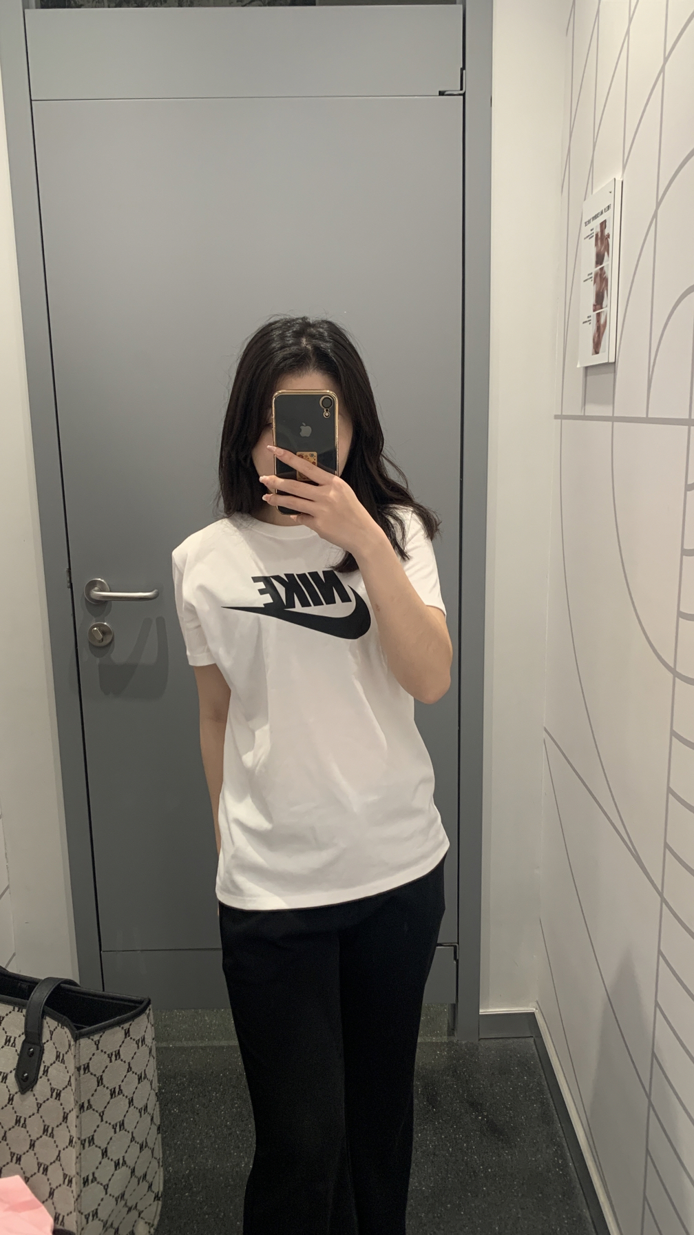 姐很酷 姐今天穿nike❗️