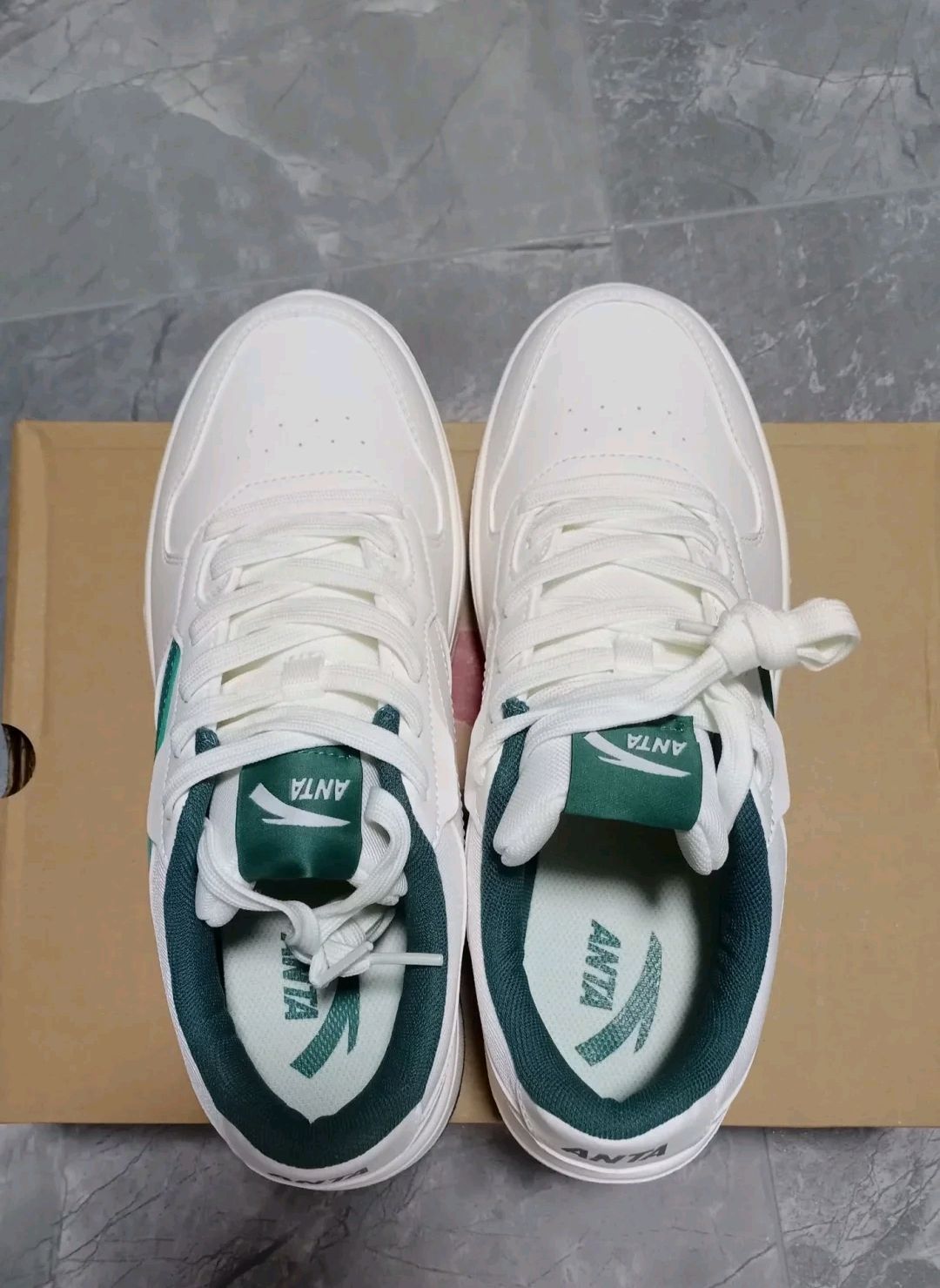 【春日通勤暴击!安踏BASIC奶油感板鞋解锁踩云轻功|轻到飞起+穿搭万能牌】
🔥3CM