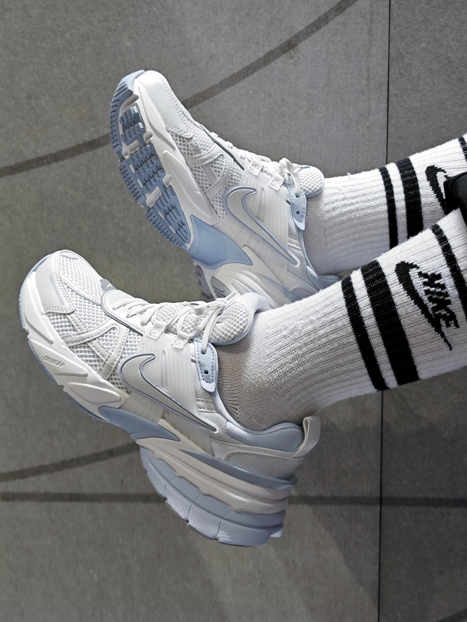 蛙趣👏是海盐蓝🌊的V2K nike这波赢了