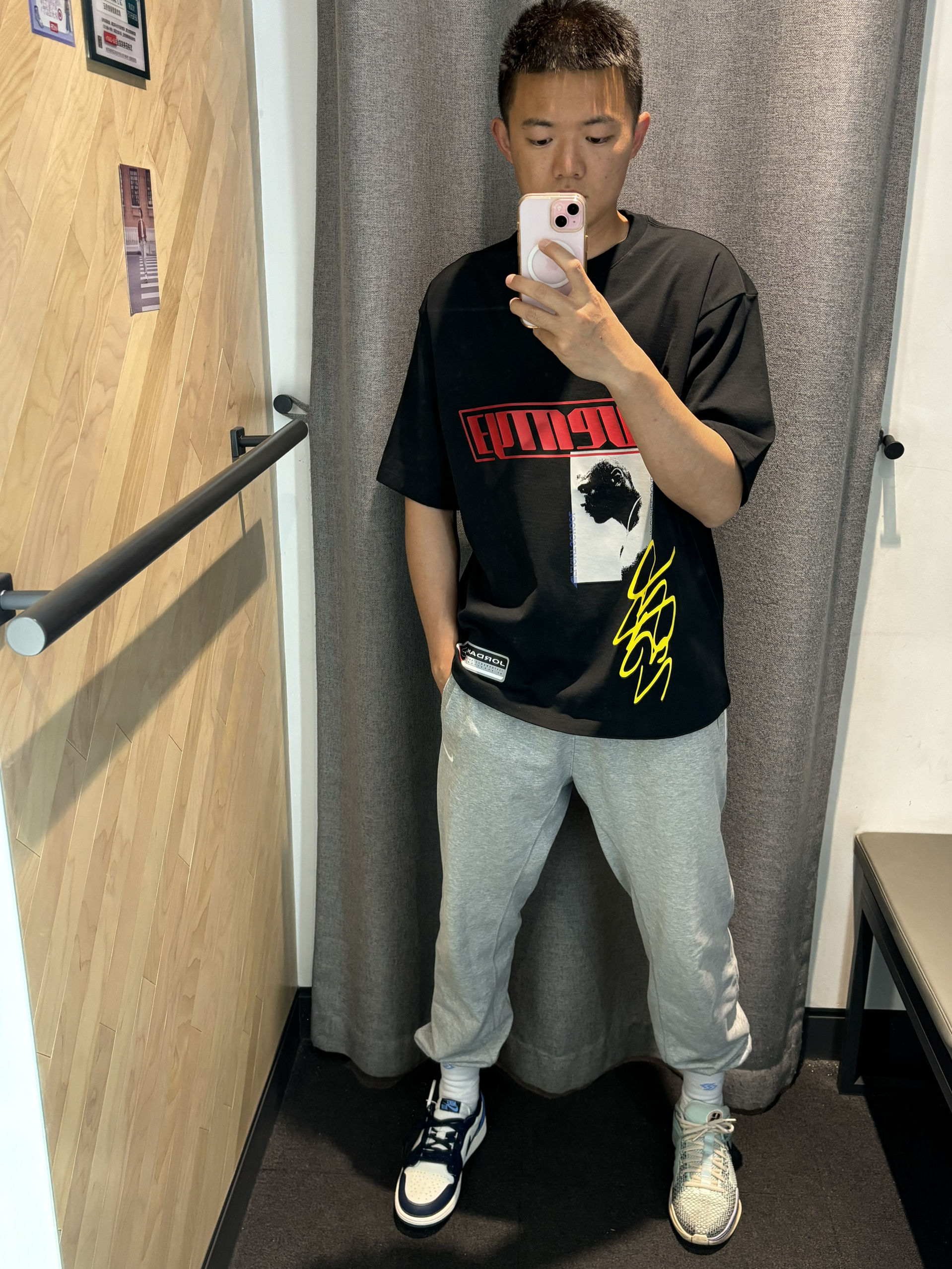 北卡蓝黑曜石也是轻松拿捏穿搭