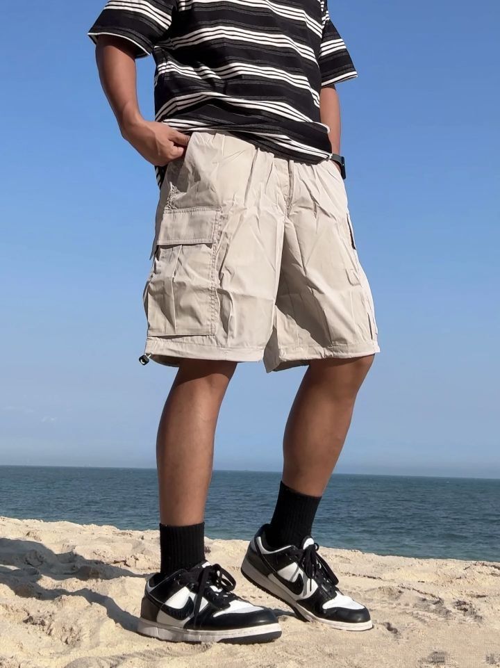 工装裤是男生穿搭的必备单品，上身特别有型