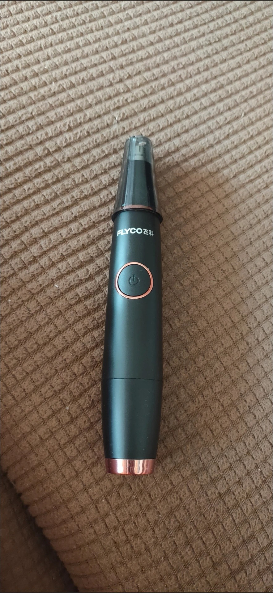 这个摸起来还是比较有质感的，重点有灯也方