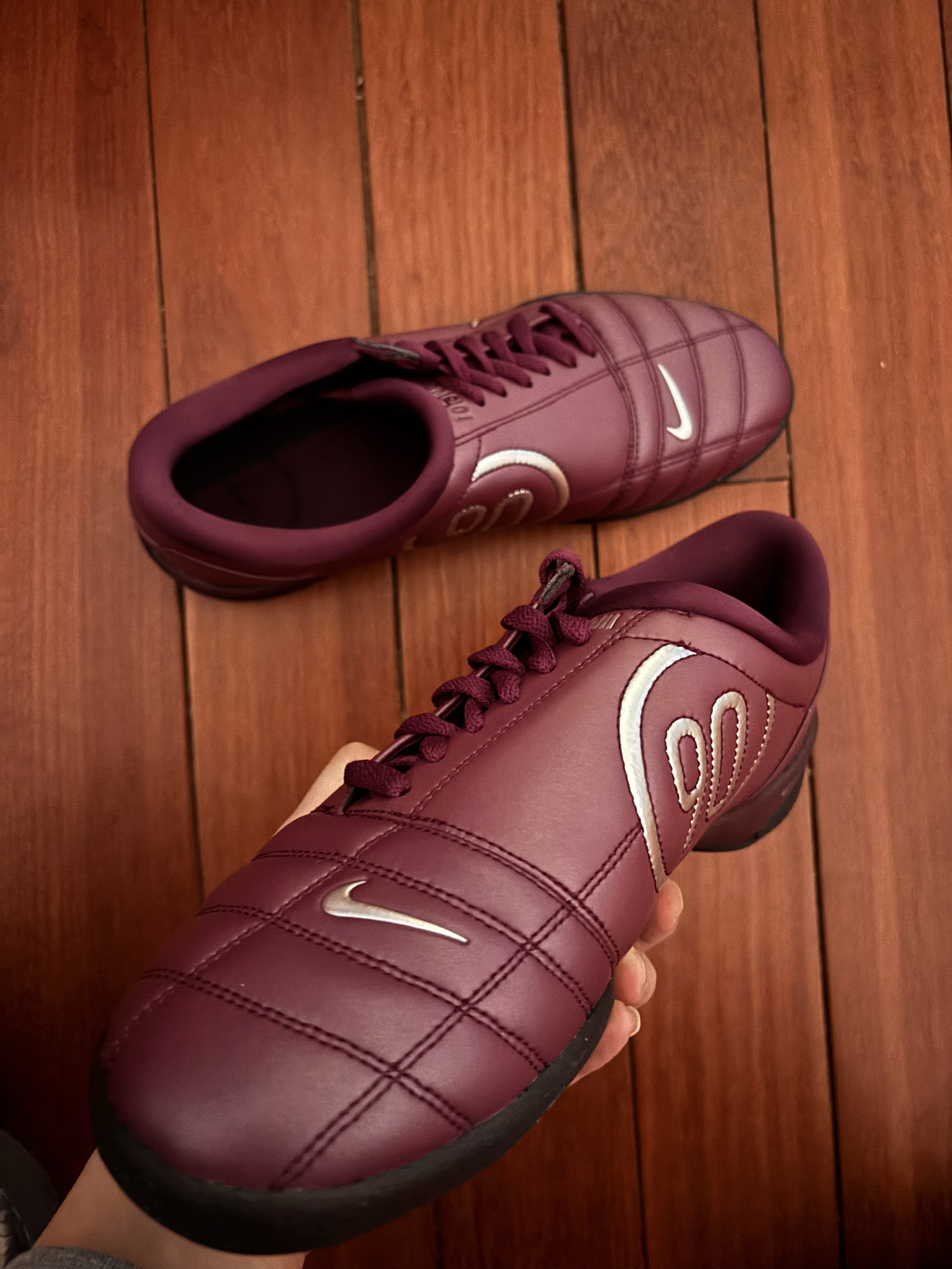 2025年，Nike Total 90系列足球鞋迎来复刻