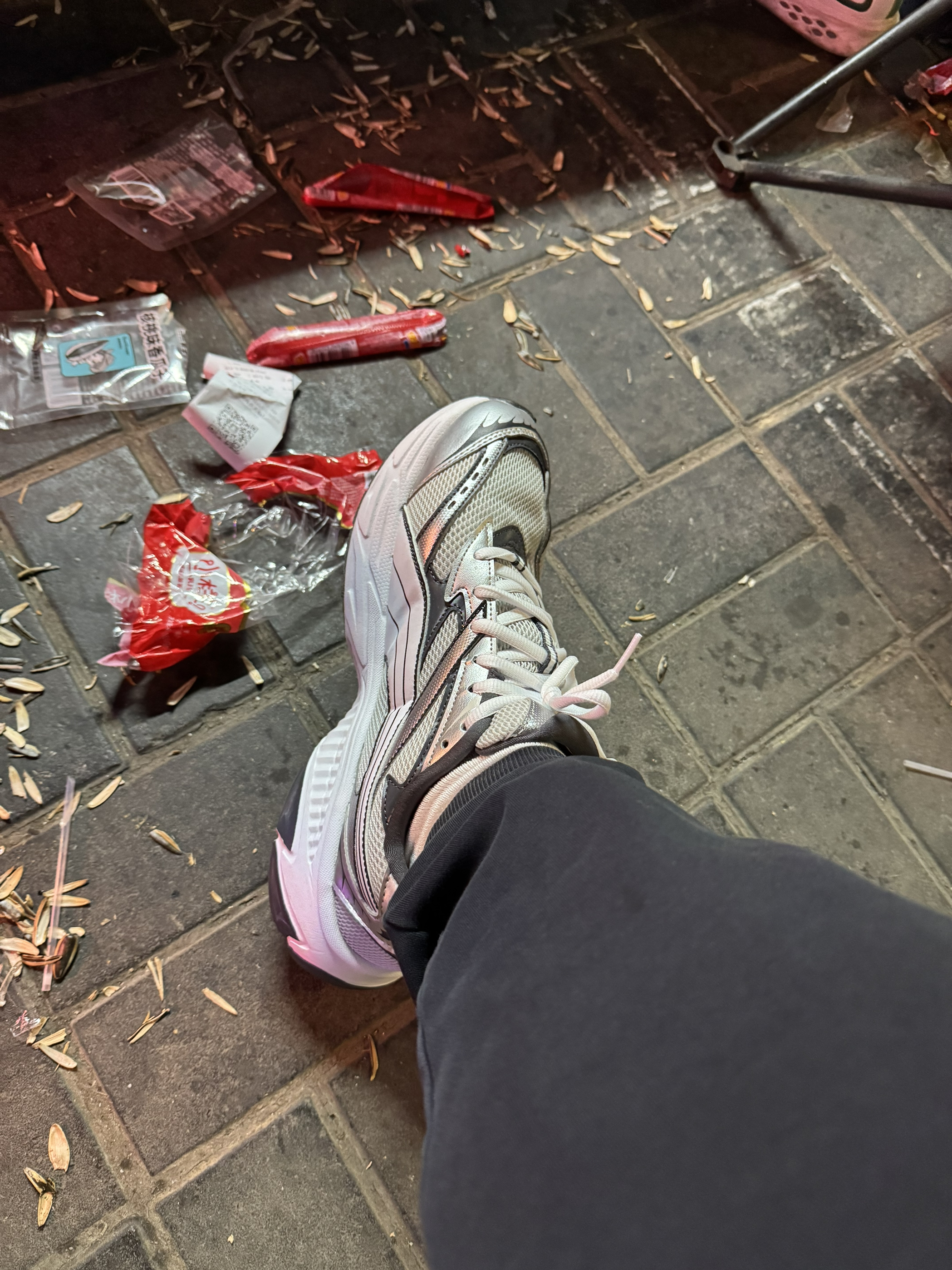这个鞋子已经穿了两次了，46码很标准，不