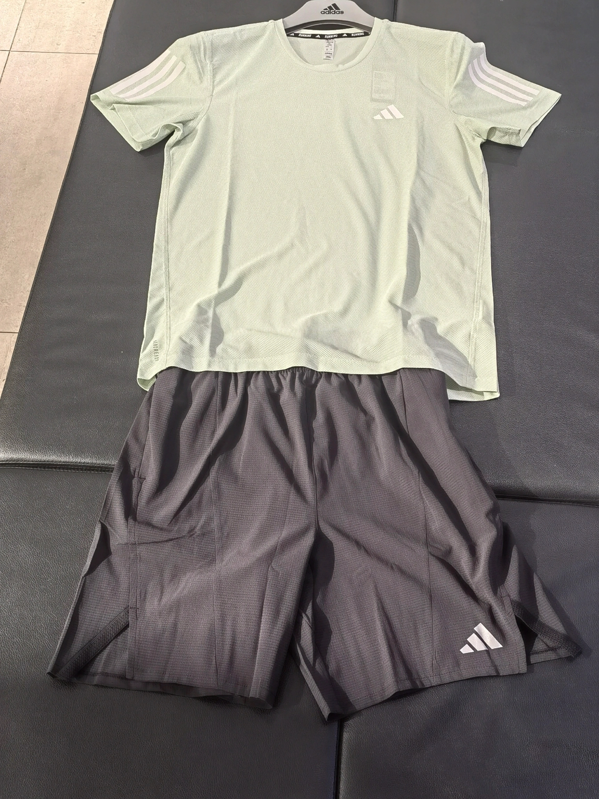 Adidas 舒适自在怎能少了这条短裤
