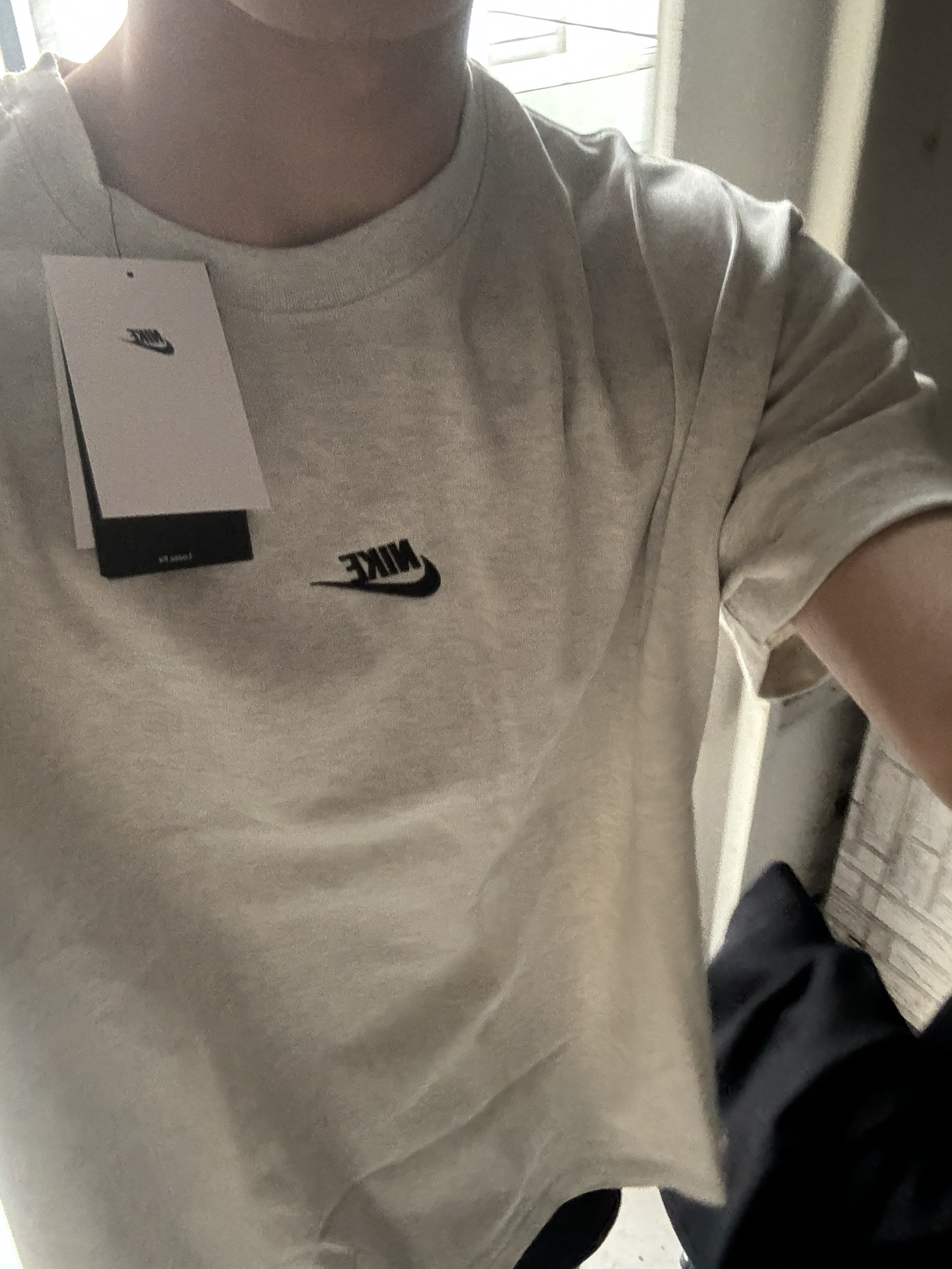 这衣服简直太帅了，面料摸起来真的很舒服，