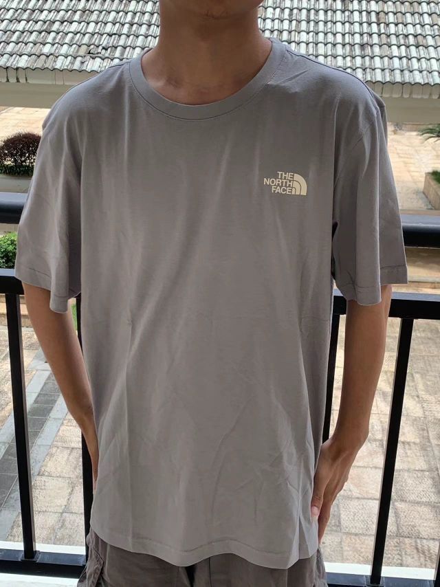 我的夏天不能没有灰色T恤！！