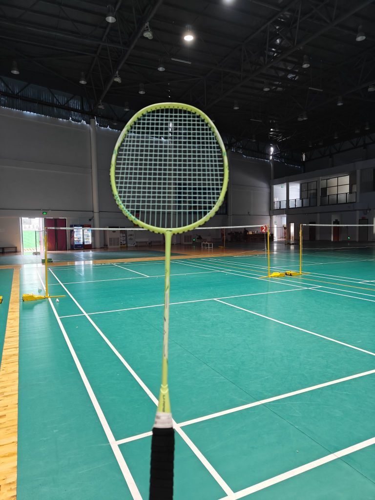 牛油果绿，新配色，和球馆很适配哦，适合新