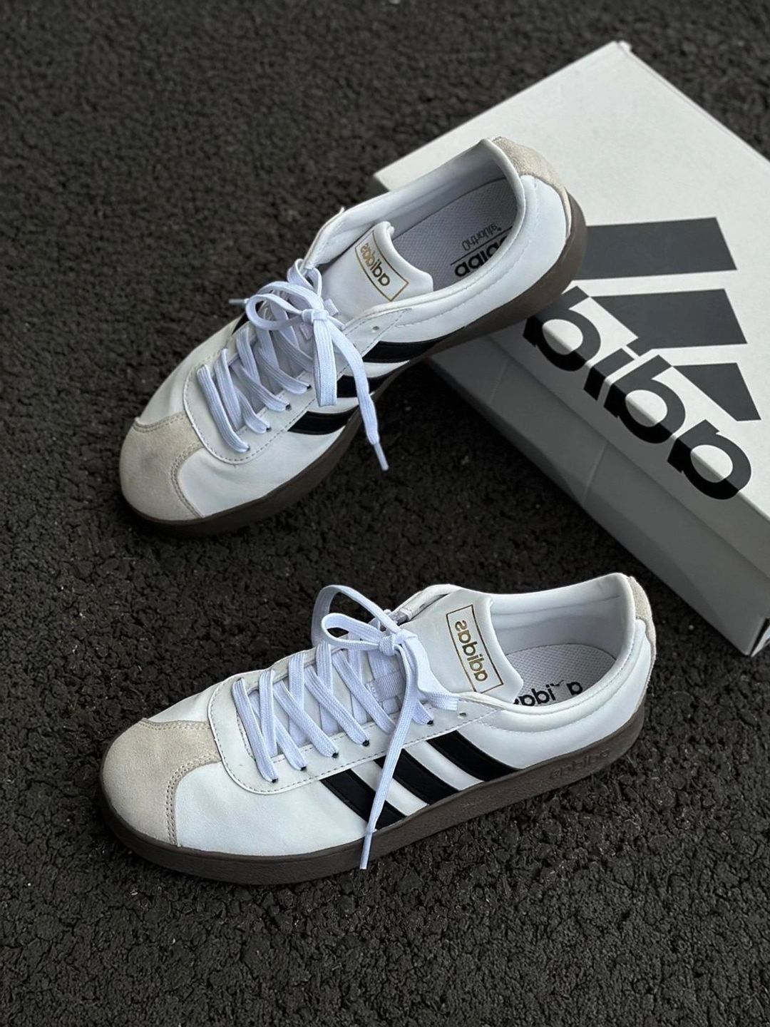 今年的第一双板鞋，被这双拿捏住了！adidas neo VL Court 2.0板鞋
