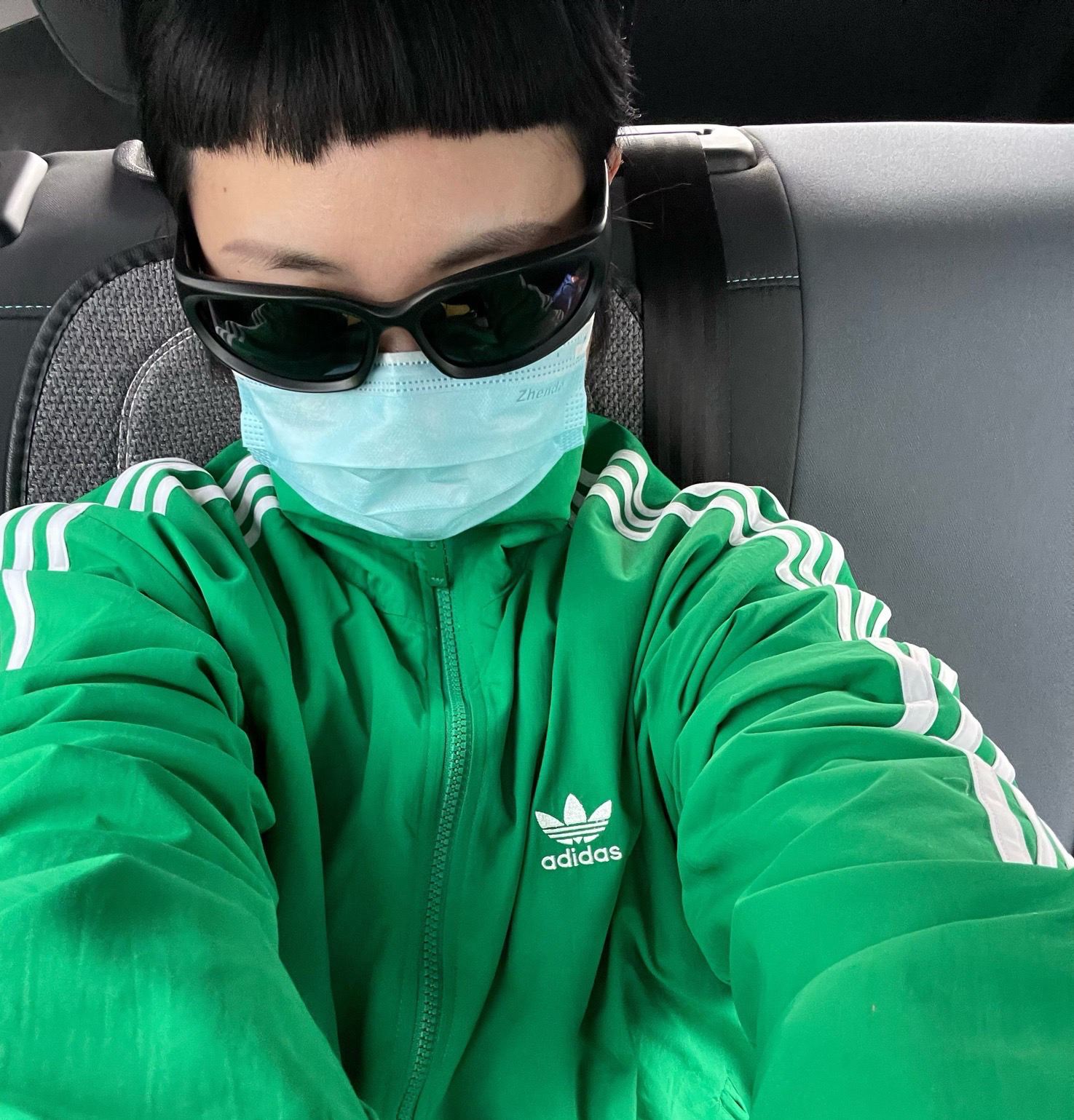 Like Jennie 蛮帅的噢我买的X L！略宽松！哈哈哈哈哈很帅我很喜欢！给大家参考下