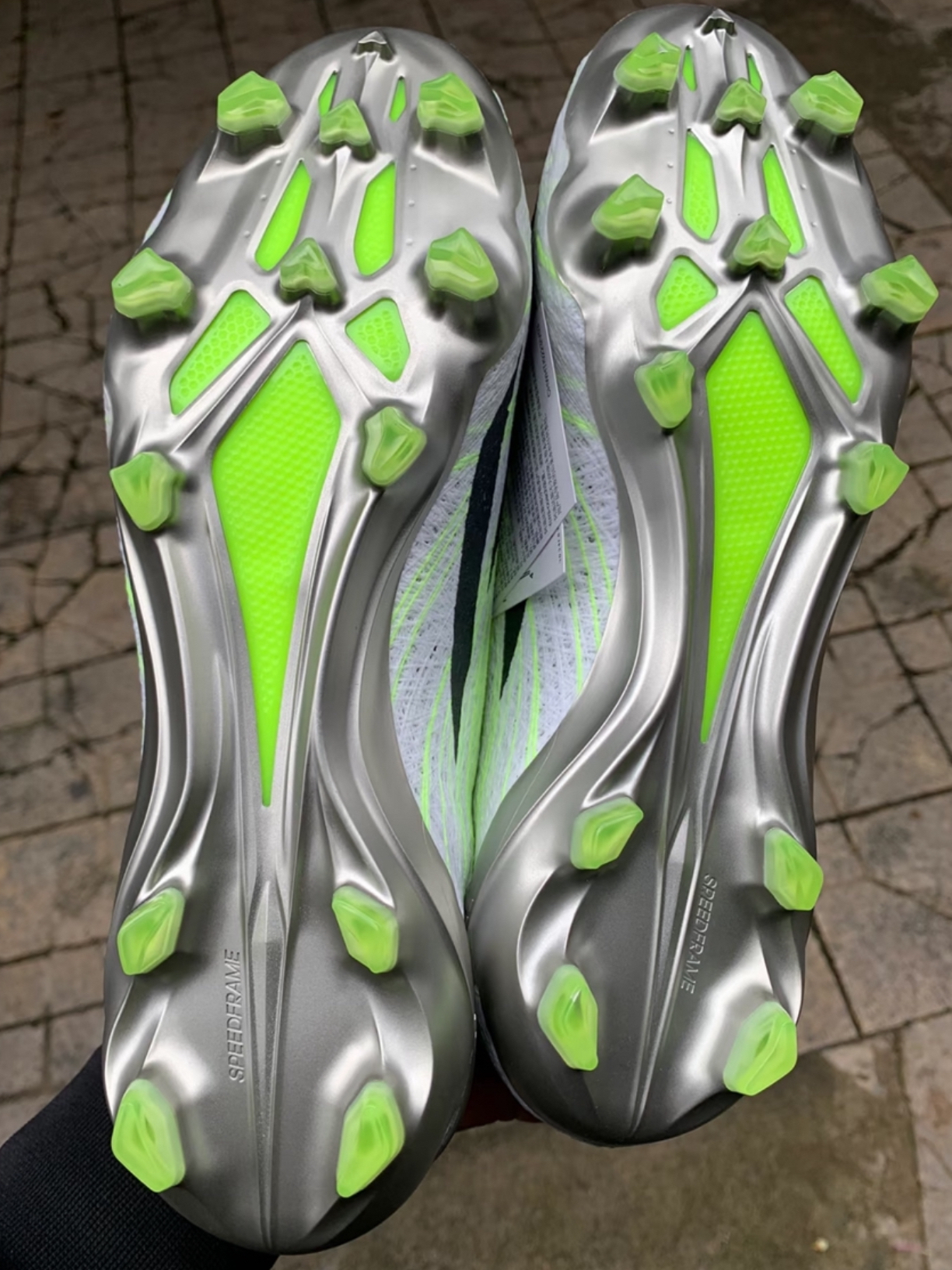 1G0783 X CRAZYFAST STRUNG+ FG
BOOTS 硬天然草坪足球运动鞋X23+